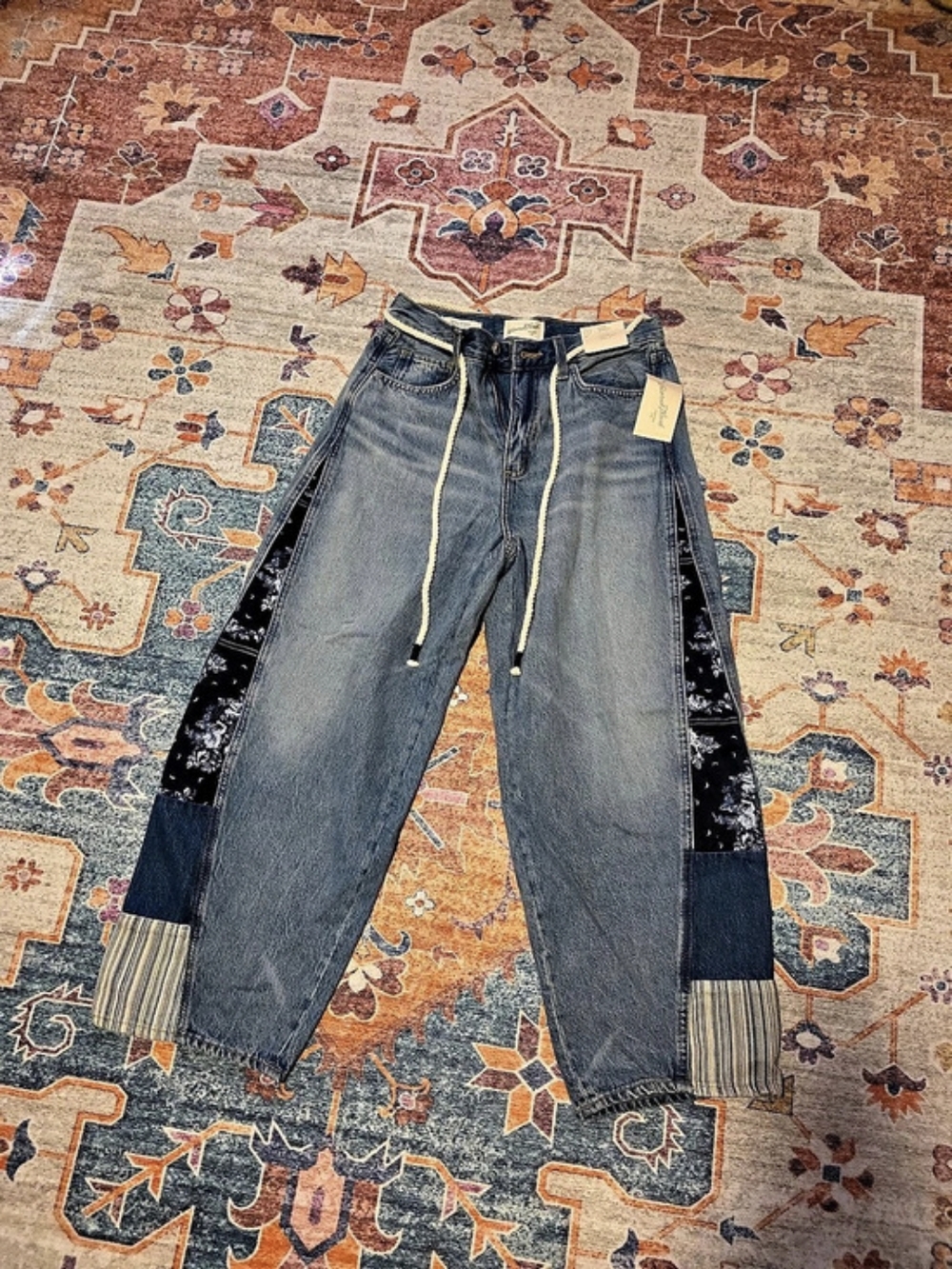 Universal Thread Patchwork Barrel Leg Jeans Size 6 NWT